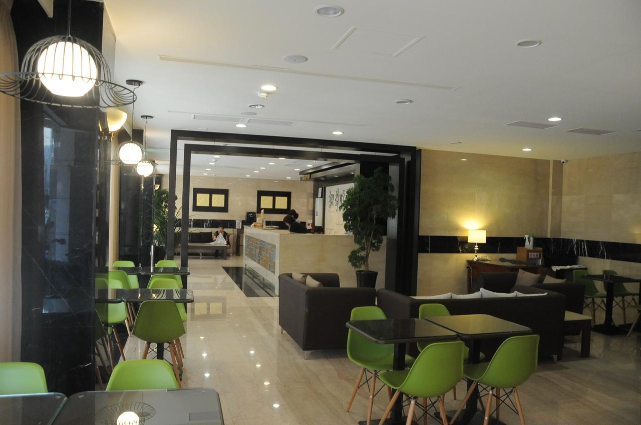 Maple Hotel Tainan Exterior foto